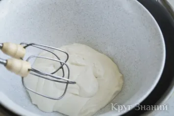 Hogyan ostor tejszínt a cukorral