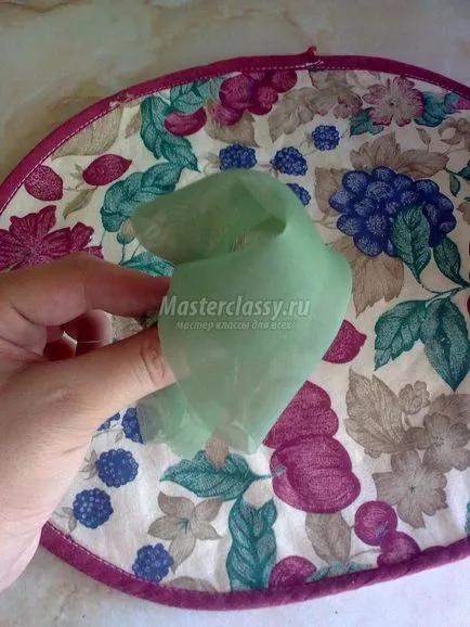 Kosarak édesség kezével