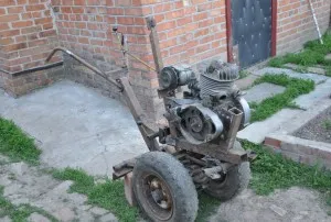 Házi hajtómű séta traktor állítható össze egy sor fogaskerekek (motor kultivátor) Házi hajtómű séta traktor állítható össze egy sor fogaskerekek