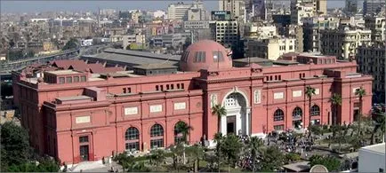 A leghíresebb múzeum a világon, ahol vannak, és a több híres (a) A leghíresebb múzeum a világon, ahol vannak, és a több híres