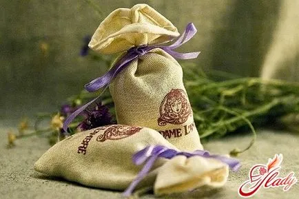 Aromás tasakok a kezüket