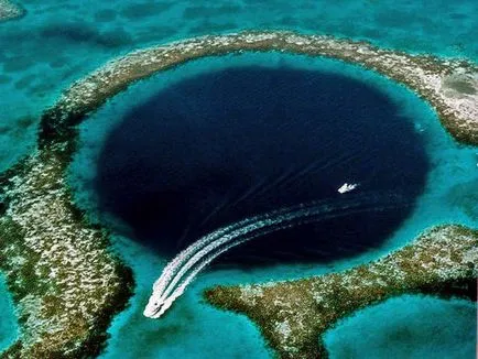 A leginkább figyelemre méltó karszt föld a tölcsér (Nagy Blue Hole) A leginkább figyelemre méltó karszt föld tölcsérek