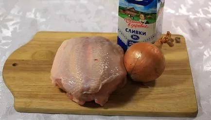 Darab csirke mártásban