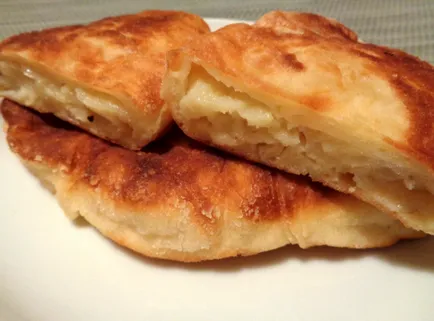 Pogácsákat burgonyával egy serpenyőben