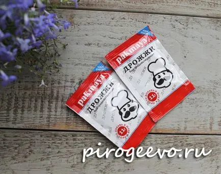 Pogácsákat burgonyával egy serpenyőben