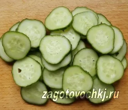Uborka saláta paradicsom, bors Uborka saláta paradicsom, bors