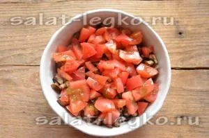 Saláta csirkével és anyák