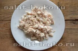 Saláta csirkével és anyák