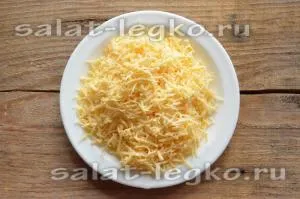 Saláta csirkével és anyák