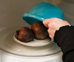 Hogyan kell sütni a céklát a mikrohullámú