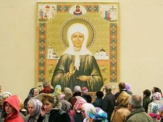 Hogyan kell csókolni a szent ereklyék