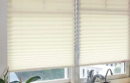 Kétszárnyas ablakok a kezüket