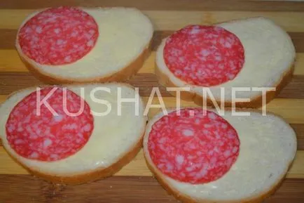 Szendvics szalámi és uborkával