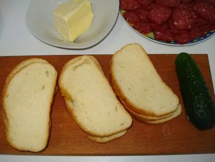 Szendvicsek kolbász, sajt, uborka - hogyan lehet egy szendvicset kolbásszal, sajttal, egy lépésről lépésre recept (kolbász) Szendvicsek kolbász, sajt, uborka - hogyan lehet egy szendvicset kolbásszal, sajttal, egy recept lépésről lépésre