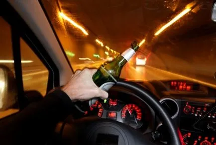 Ez az engedély nélküli járművezetés után megvonása (jobbra) Ez a vezetői engedély nélkül, miután a nélkülözés
