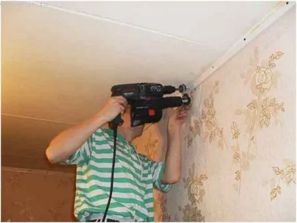 Ez az első szakaszon mennyezetre vagy tapéta