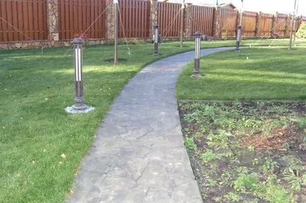 Utak a kertben a cement kezét hogyan bebetonozott fotó
