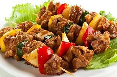 Milyen módszereket és titkok barbecue teszi a különböző