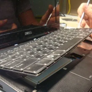 Hogyan tisztítható billentyűzet, laptop - a kiömlött folyadékok otthon (folyékony) Hogyan tisztítható billentyűzet, laptop - a kiömlött folyadékok otthon