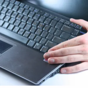 Hogyan tisztítható billentyűzet, laptop - származó folyadék ömlik az otthon (a fészerben) Hogyan tisztítható billentyűzet, laptop - a kiömlött folyadékok otthon