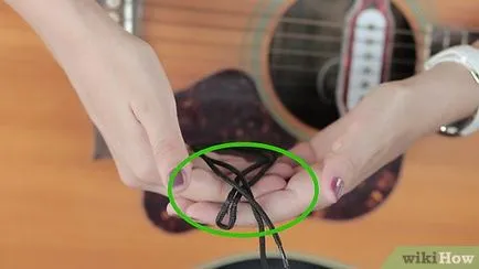 Hogyan lehet csatolni a szíjat a gitár (a fej lyuk az öv széle) Hogyan lehet csatolni a szíjat a gitár