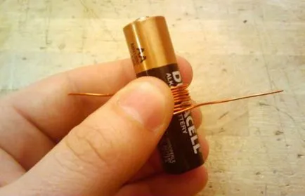 Hogyan készítsünk egy egyszerű motor kezeddel (egyszerű) Hogyan készítsünk egy egyszerű motor kezeddel