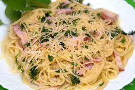 Mivel a tészta Carbonara Mivel a tészta Carbonara