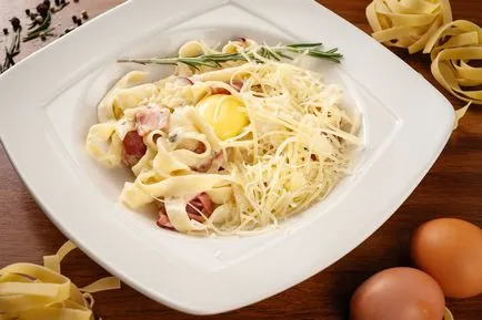 Mivel a tészta Carbonara Mivel a tészta Carbonara