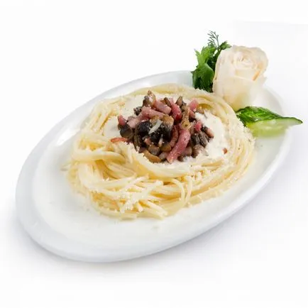 Mivel a tészta Carbonara Mivel a tészta Carbonara