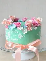 Hogyan díszíteni a torta krémmel