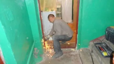Hogyan kell telepíteni a beltéri ajtók küszöb nélkül utasítás (belső) Hogyan kell telepíteni a beltéri ajtók küszöb nélkül utasítást