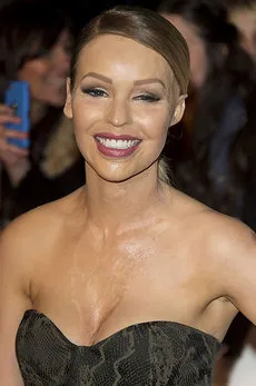 Szépség és a Szörnyeteg valós történeteit lányokat eloltására savval, kozmopolita magazin