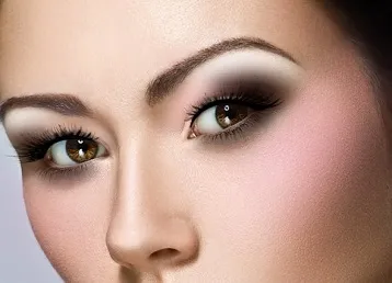 Make-up a szemét a közelgő században - század a közelgő korrekció alkalmazásával smink (kor) Make-up a szemét a közelgő században - század a közelgő korrekciót alkalmaznak kozmetikumok