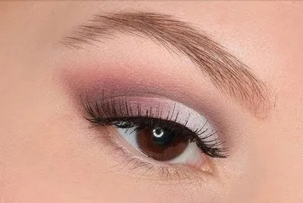 Make-up a szemét a közelgő században - század a közelgő korrekció alkalmazásával kozmetikumok (szem) Make-up a szemét a közelgő században - század a közelgő korrekciót alkalmaznak kozmetikumok