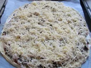 Pizza gombával és csirke vékony tészta (tészta recept pizza) Pizza gombával és csirke vékony tészta