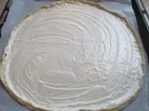 Pizza gombával és csirke vékony tészta (sült sós) Pizza gombával és csirke vékony tészta