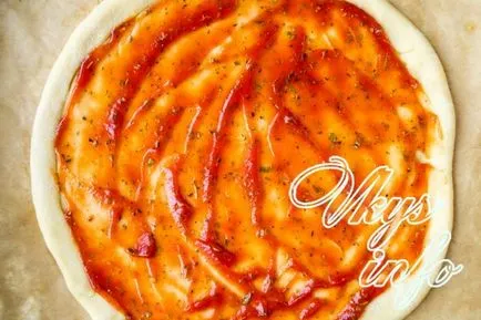 Pizza csirkével és gombával - recept fotókkal