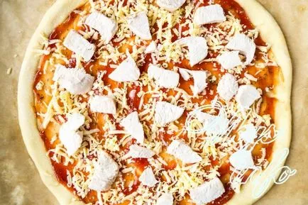 Pizza csirkével és gombával - recept fotókkal