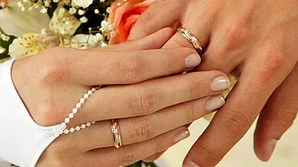 Jelek figyelmeztetnek a jegygyűrű fiatal