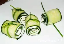 Rolls uborka - egy recept lépésről lépésre képek (uborka canapes) Rolls uborka - egy recept lépésről lépésre fotók
