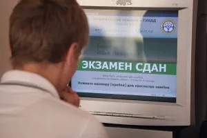Mi megy át a vizsgán a közlekedési rendőrök egyedül