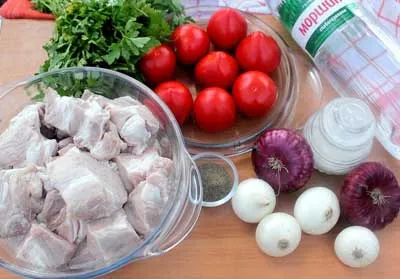 Sertés ásványvíz - mint a savanyú, a mester osztályt fotó gyönyörű fele (deli) Sertés ásványvíz - mint a savanyú, a mester osztályt fotó gyönyörű fele