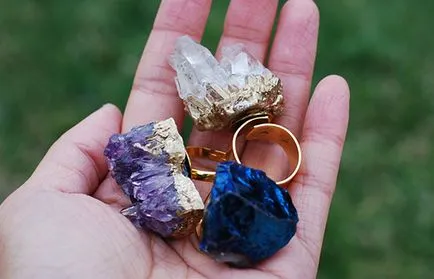 Elegáns gyűrű természetes kő a kezüket (saját) Elegáns gyűrű természetes kő a kezüket