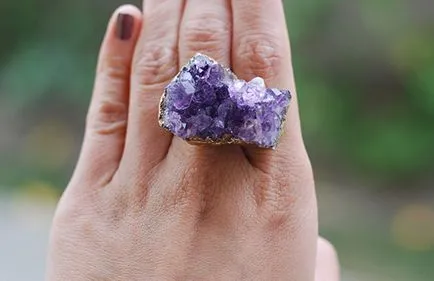 Elegáns gyűrű természetes kő a kezüket (gyűrű) Elegáns gyűrű természetes kő a kezüket