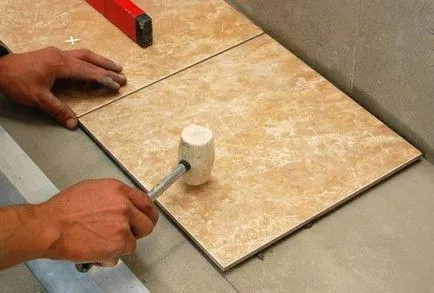 Csemperagasztás a padlón a kezüket
