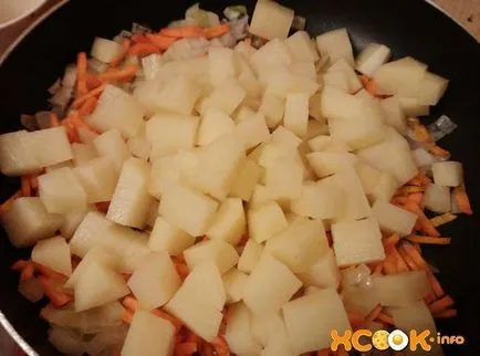 Párolt káposzta burgonyával - finom receptet fényképpel (párolt káposztával, burgonyával recept fotó) Párolt káposzta burgonyával - finom receptet egy fotó