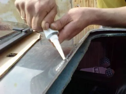 Telepítése a nyílás a tetőn az autó kezével (Hatch) Telepítése a nyílás a tetőn az autó kezével