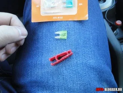 Csere szivargyújtó biztosíték avtoblog (cserebiztosítéknak cigarettagyújtó változtatni a Chevrolet Aveo) Csere szivargyújtó biztosíték avtoblog