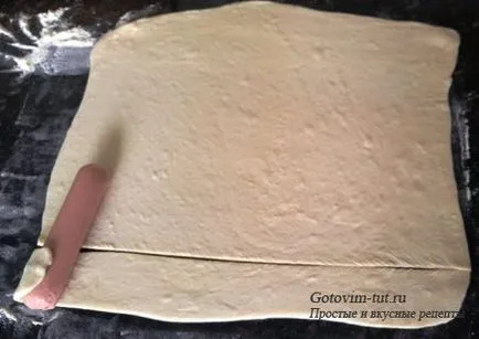 Hogyan csomagolja a kolbász a tésztába