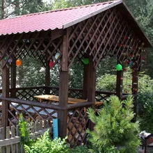 Pavilonban a kerti telek